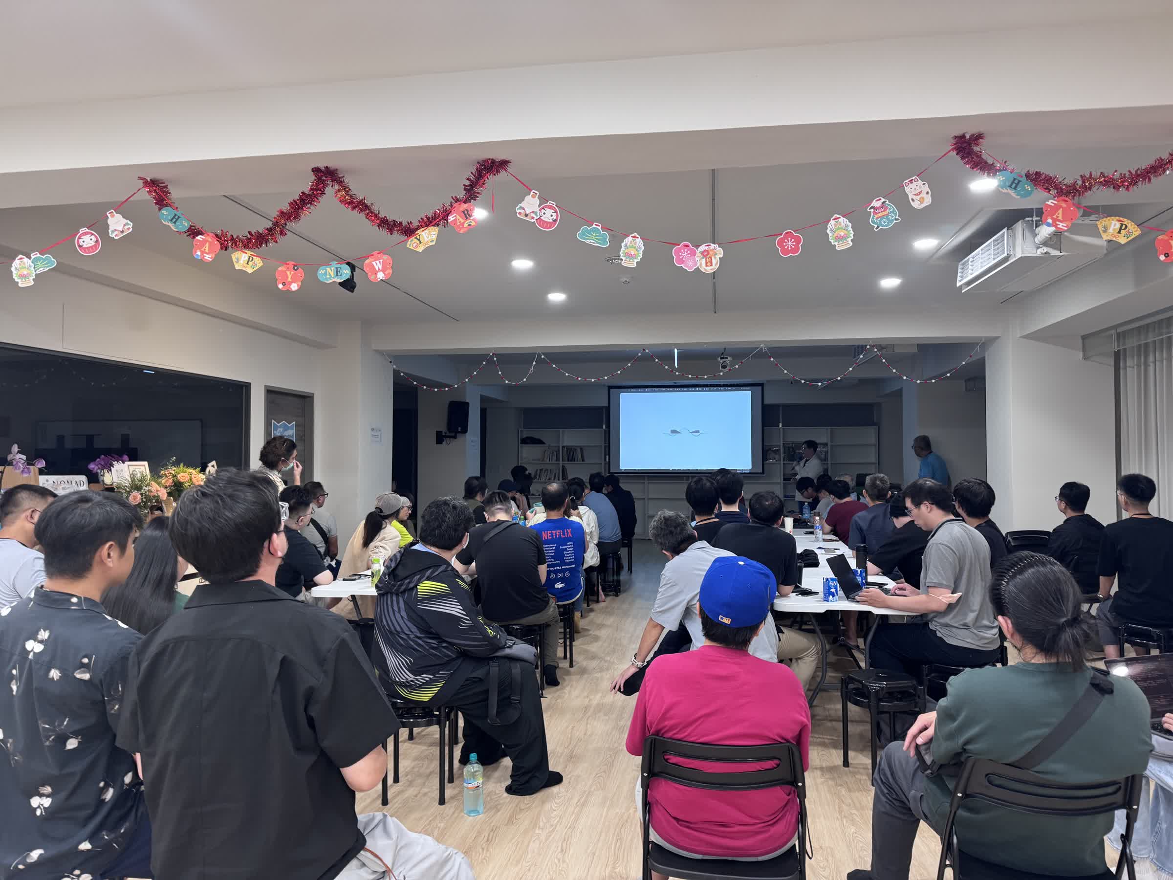 台南 AI 小聚首場現場,坐滿人的教室